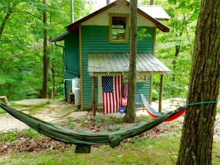 Rustic Off-Grid Cabin Getaway near Wayne National Forest, Ohio - 5