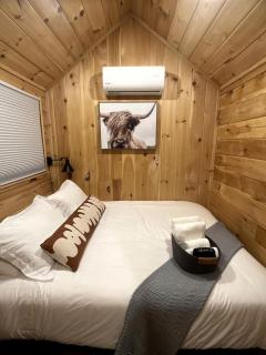 Quaint Tiny House Haven in Colorado: Your Dream Glamping Getaway in Grand Junction - 7