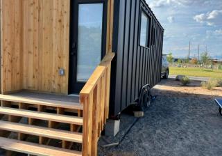 Quaint Tiny House Haven in Colorado: Your Dream Glamping Getaway in Grand Junction - 1