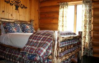 Luxury Cabin with a Hot Tub near Yellowstone Park in Montana - 8