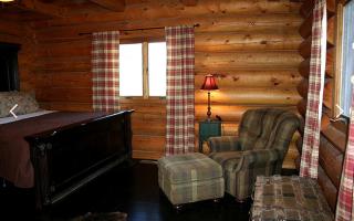Luxury Cabin with a Hot Tub near Yellowstone Park in Montana - 5