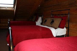 Luxury Cabin with a Hot Tub near Yellowstone Park in Montana - 2