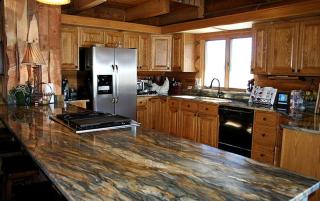 Luxury Cabin with a Hot Tub near Yellowstone Park in Montana - 1