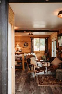 Cozy Wooden Tiny House with Barbecue in Sequim, Washington - 4