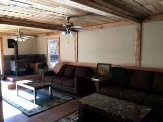 Stunning Getaway Cabin with Expansive Decks near Huntington, West Virginia - Genoa - 9
