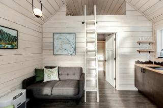 Gorgeous Tiny Cabin Placed in a Privileged Area in Anchorage, Alaska -  - 9