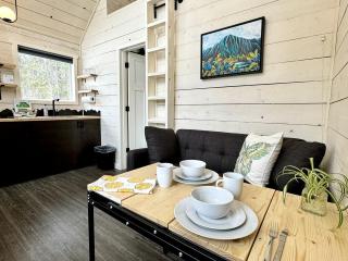 Gorgeous Tiny Cabin Placed in a Privileged Area in Anchorage, Alaska -  - 8