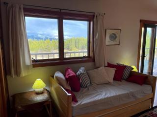 Secluded Cabin in Polebridge, Montana, with Fantastic Views of Glacier National Park - Dream Glamping Experience - 5
