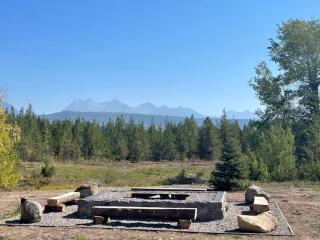 Secluded Cabin in Polebridge, Montana, with Fantastic Views of Glacier National Park - Dream Glamping Experience - 6