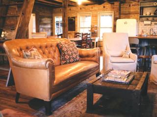 Gorgeous Country Cottage for a Farm Getaway in Cookeville, Tennessee - 9
