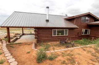 Gorgeous Wooden Rustic Cabin in Blanding, Utah - 9