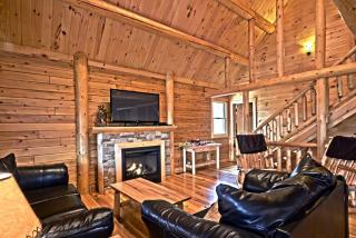 Rustic Fishing Lodge Rental with a Spacious Deck in Logan, Ohio - 9