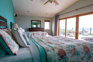 Oceanfront Cabin with Two Outdoor Soaking Tubs in the Heart of Newport, Oregon - 7