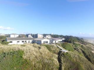 Oceanfront Cabin with Two Outdoor Soaking Tubs in the Heart of Newport, Oregon - 5