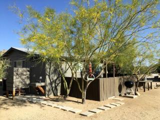 Beautifully Modern Cabin with 360-Degree Views of Joshua Tree, California - 5