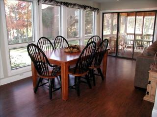 Cozy Vacation Rental for 14 Guests on Lake Cumberland in Kentucky - 1