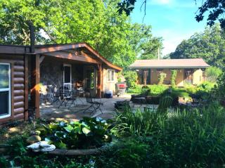 Pet-Friendly Cottage Overlooking a Koi Pond near Mark Twain National Forest, Missouri - 4