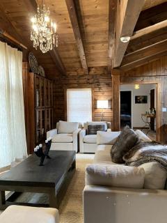 Elegant Western-Style Vacation Rental with Mountain Views near Madison River in Ennis, Montana - 5