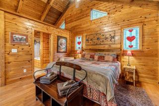 Cozy Secluded Cabin with Fire Pit and Barbecue and Access to Fantastic Hiking Trails in Cleveland, Georgia - 1