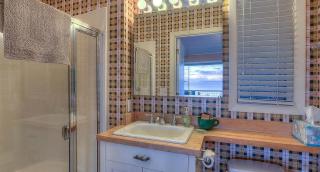 Waterfront Cottage Rental with Spectacular Sunset Views on Orcas Island, Washington - Deer Harbor - 2