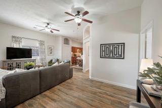 Industrial-Chic Cottage Retreat with Outdoor Space Near Kyle Field & Easterwood Airport in Dr. College Station, Texas - 3