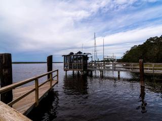 Lovely Three-Bedroom Cabin with Private Pier on Saint Simons Island, Georgia - 6