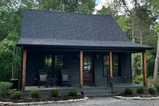 Hot-tub and Fire Pit Provided Cabin in Carbondale, Illinois - 0