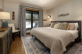 Hot-tub and Fire Pit Provided Cabin in Carbondale, Illinois - 4