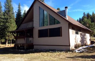 Secluded Cabin Rental with a Covered Back Deck in Elk City, Idaho - 6