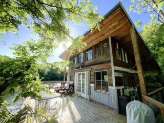 Magical Tree House Rental near Kansas City for Glamping in Missouri - 9