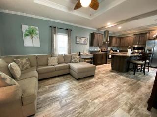 Charming Cottage Surrounded by Trees in Dunnellon, Florida - 5