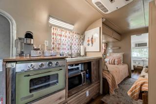 Newly Renovated Camper with Fresh Decor and Tiny Deck in Texas - 2