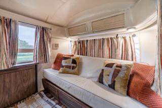 Newly Renovated Camper with Fresh Decor and Tiny Deck in Texas - 2