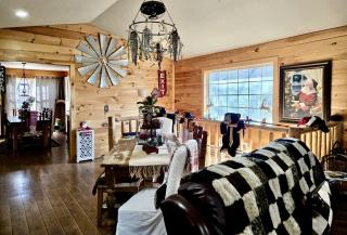 Spacious Camping Cabin Perfect for Families in the Blue Ridge Mountains of Georgia - 4
