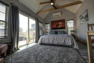 Charming Cabin Rental with a Private Hot Tub near Canyon Lake, Texas - 4