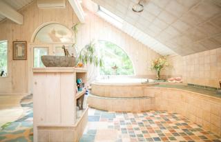 Bed and Breakfast Nature Lodge with a Jacuzzi on Stratton Mountain, Vermont - 2