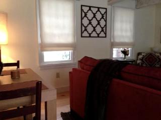 Romantic Year-Round Cabin Getaway with Free Wi-Fi in Saugerties, New York - 9
