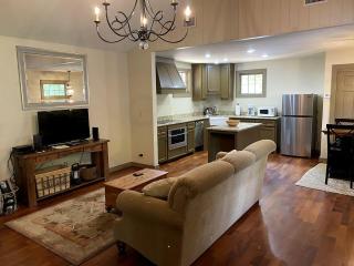 Picturesque Luminous Cabin with Jacuzzi, Bath and BBQ in Texas - Wimberley - 9