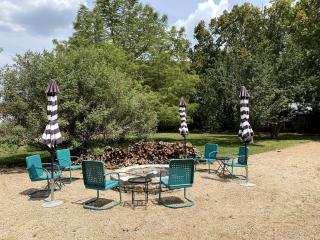 Picturesque Luminous Cabin with Jacuzzi, Bath and BBQ in Texas - 6