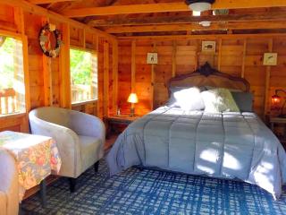 Rustic Tree House near Big Creek in the Heart of the Missouri Ozarks - 5