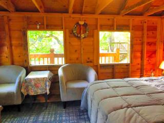 Rustic Tree House near Big Creek in the Heart of the Missouri Ozarks - 3