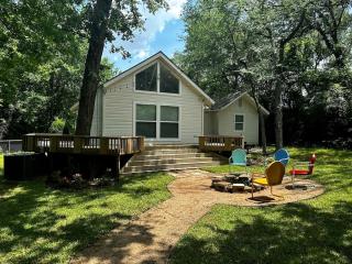 Charming Farmhouse Escape with Trails & Pond in College Station, Texas - 6