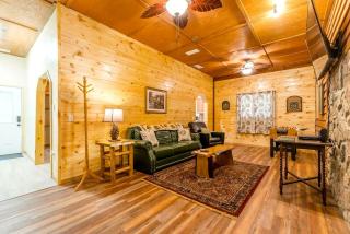 Paradise Cabin with Foosball Table and BBQ in Cleveland, Georgia - 9