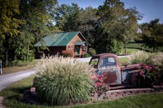 Outstanding Cabin with Hot-tub in Carbondale, Illinois - 0