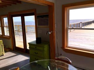Pet-Friendly Cottage Rental with Stunning Decking on Delaware Bay, New Jersey - 1
