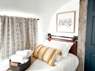 Sleek, Modern Airstream in Grand Junction, Ideal for Colorado Glamping Escapes - 2