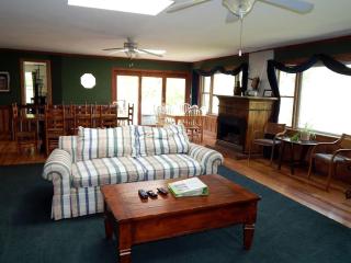 Secluded Cabin Rental for a Large Group Getaway on the Shenandoah River near Luray, Virginia - 9