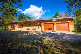 Secluded Cabin Rental for a Large Group Getaway on the Shenandoah River near Luray, Virginia - 0