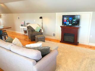 Stylish Cottage Loft Rental on a Farm in Lancaster County near Philadelphia, Pennsylvania - 9