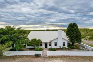 Secluded Desert Ranch near Big Bend National Park, Perfect for a Texan Glamping Getaway - 0